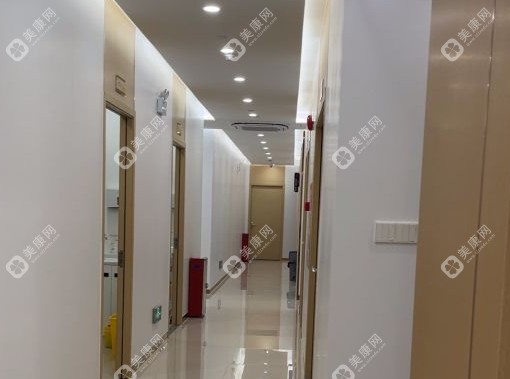 广州新市整形医院地址在白云区新市新街,乘坐地铁2号线可到院预约吕方中、钟杰光、王晓琳