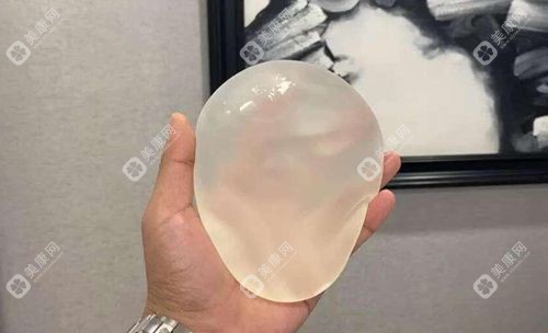 深圳福雅胡俊杰做假体丰臀怎么样