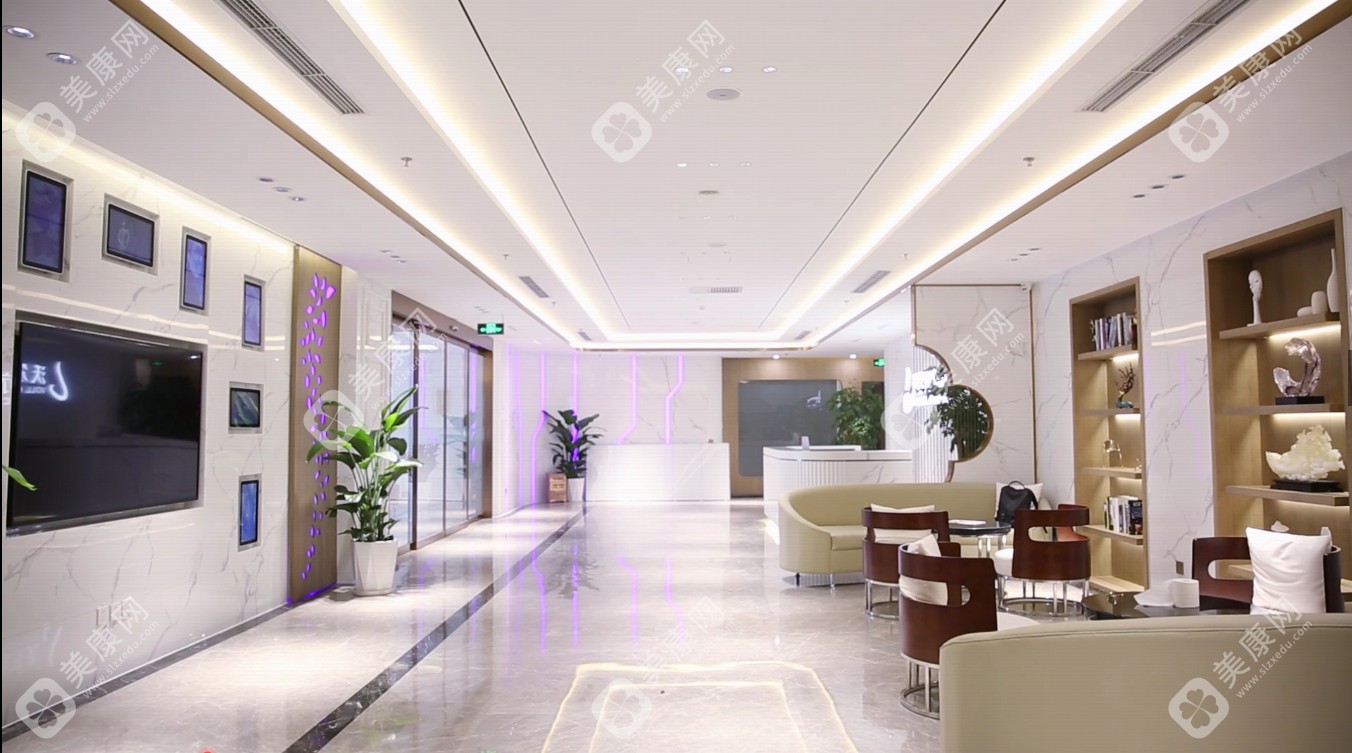 這是本院大廳候診區(qū)