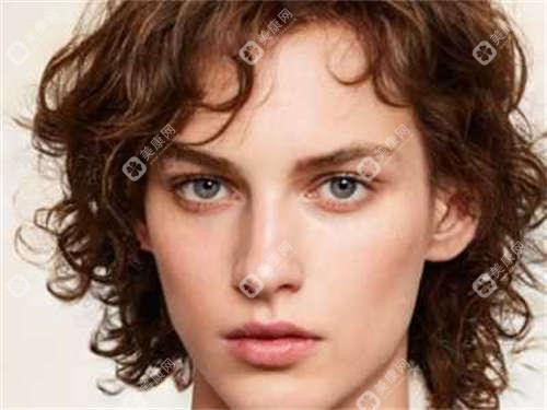 深圳市假体丰臀价格对比：深圳福雅49800元起，多家医美机构详细报价