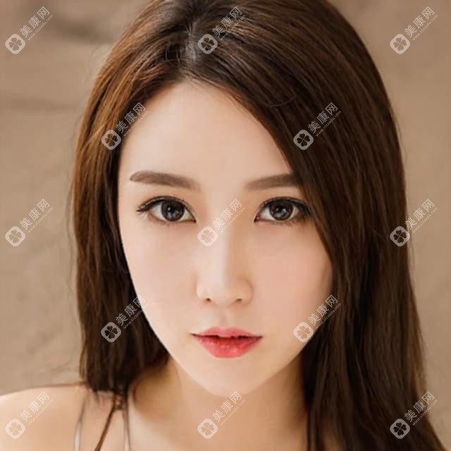 成都圣母整形项目价目表详览:假体隆胸从基础到水滴形多面解析,费用29800元起