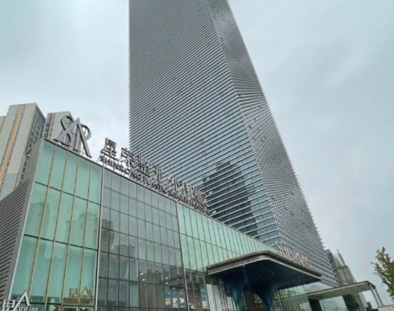 重庆星荣刘正茂是法芮娅假体授权认证医生