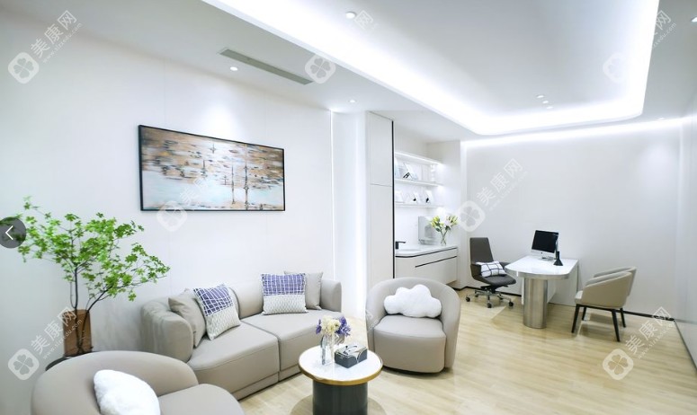 宝子们！广州紫馨医美收费全扒光！胸 / 鼻 / 微整价目表 + 医生，选对不花冤枉钱