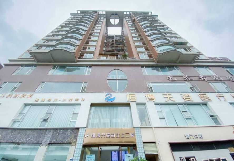 三、 成都恒博天姿隆鼻价格贵不贵？肋软骨鼻综合四万起看医生资历